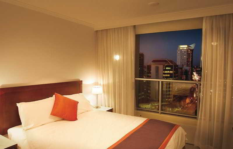 Oaks Brisbane Lexicon Suites Ruang foto