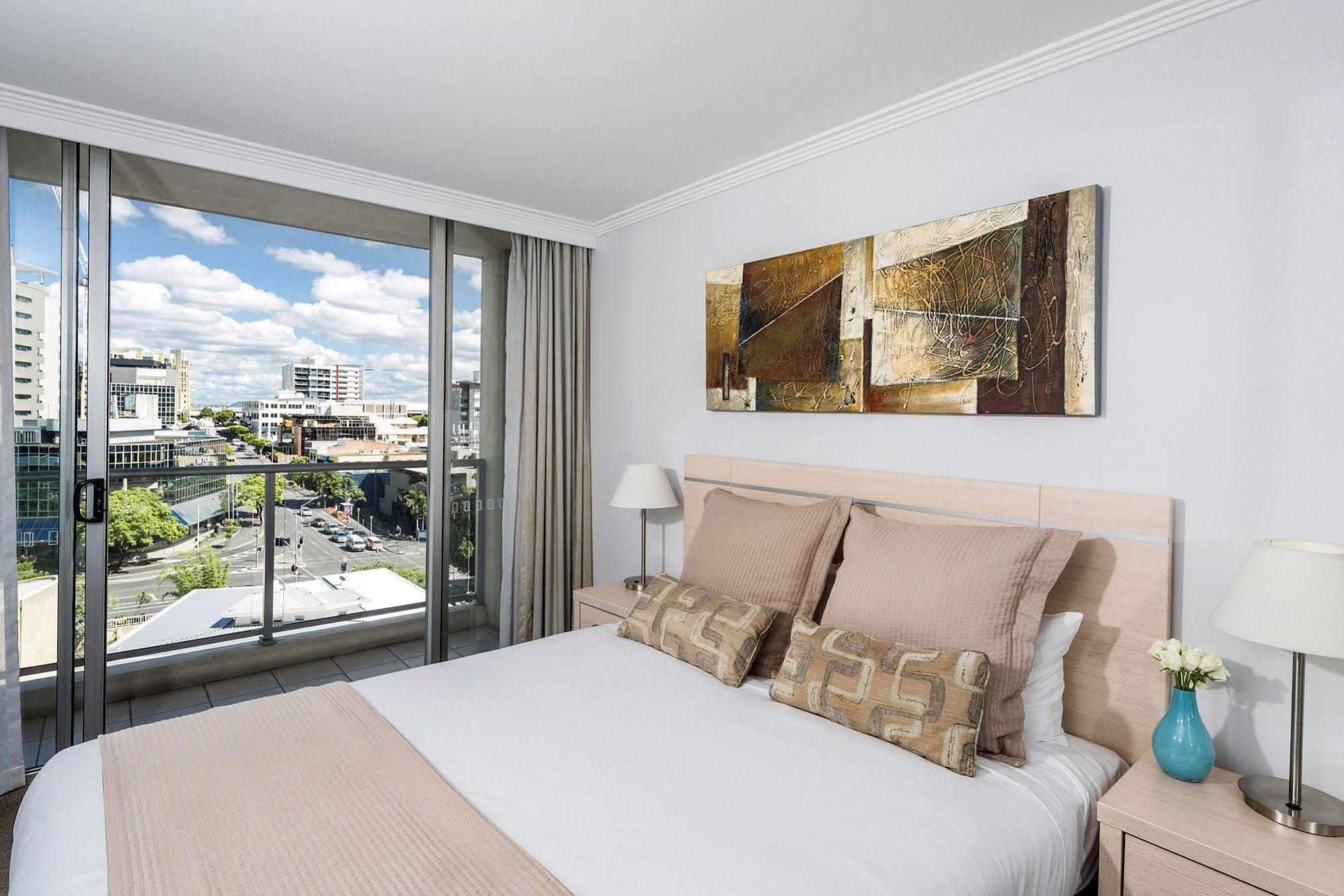 Oaks Brisbane Lexicon Suites Bagian luar foto