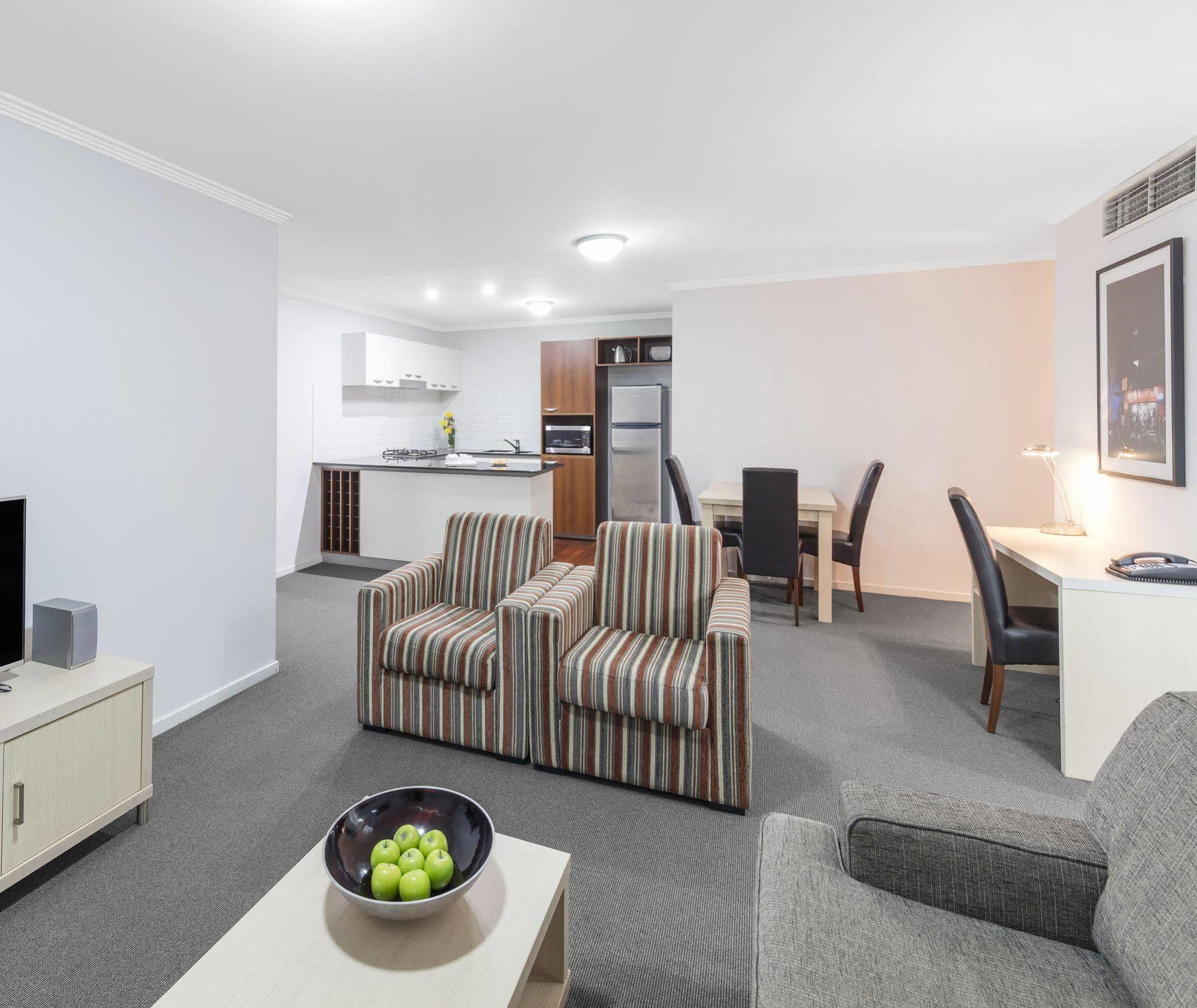 Oaks Brisbane Lexicon Suites Bagian luar foto