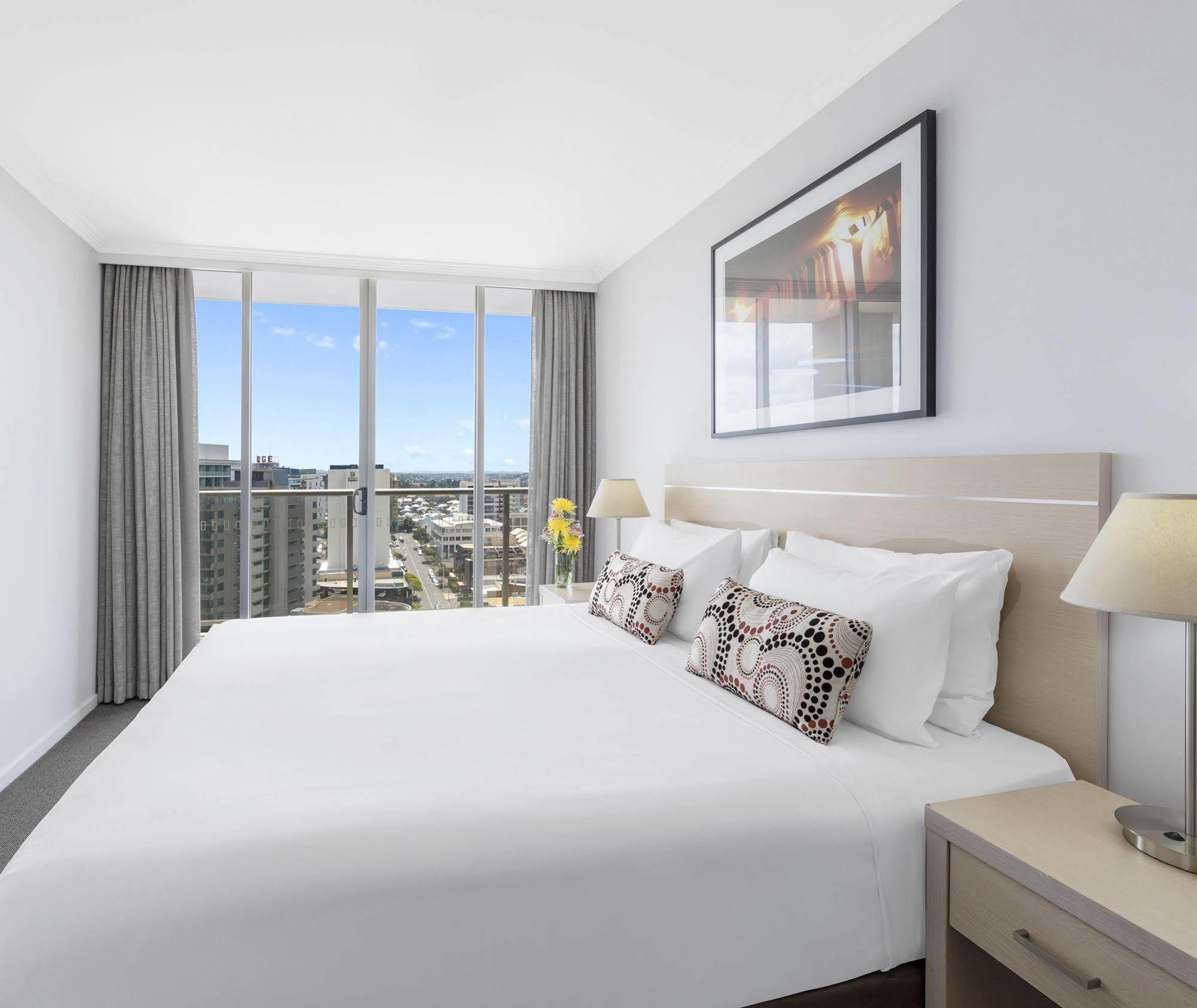 Oaks Brisbane Lexicon Suites Bagian luar foto